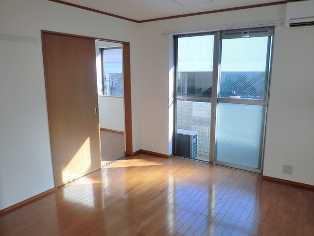 居室・リビング　★明るいフローリングの角部屋です★