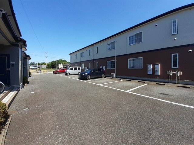駐車場　駐車場があるので、車を買う予定の方も安心です