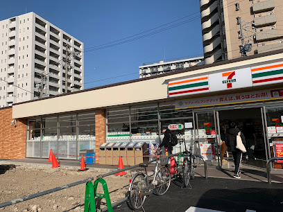 コンビニ　セブンイレブン 名古屋萱場2丁目店（コンビニ）まで565m