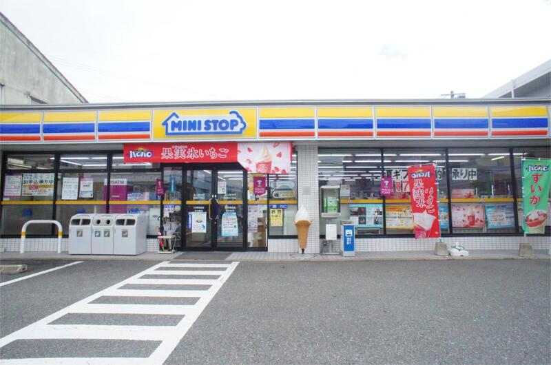 コンビニ　ミニストップ 名島2丁目店（コンビニ）まで825m