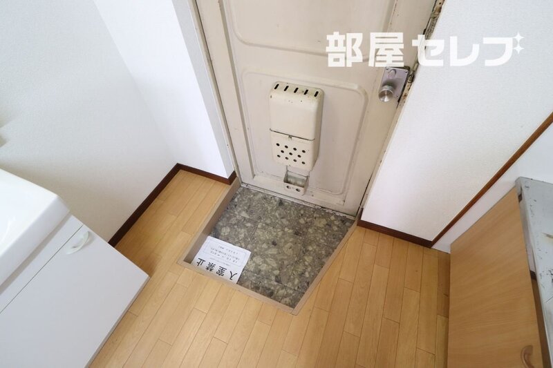 玄関　２０１号室写真