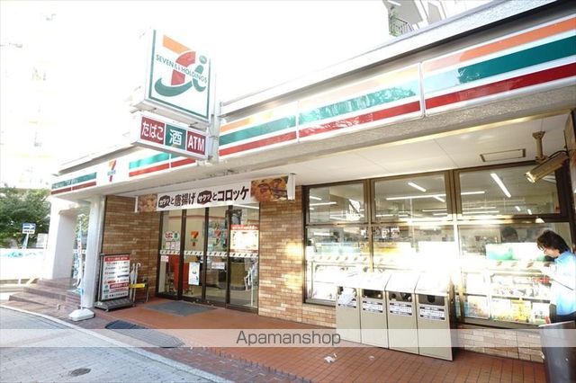 コンビニ　セブンイレブン（コンビニ）まで240m