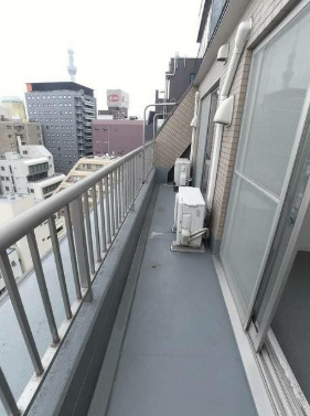 バルコニー　バルコニーからの眺めを楽しみながら食事をしませんか