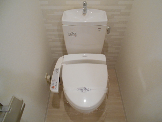 トイレ　ウォシュレット機能付きトイレです