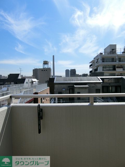 バルコニー　開放的で明るい空間を演出してくれるバルコニーです