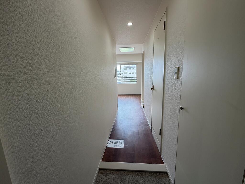 玄関　玄関および室内廊下です