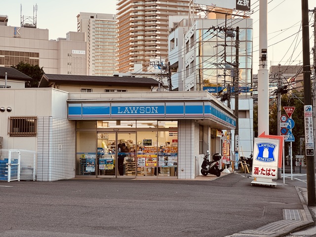 コンビニ　ローソン横浜大岡5丁目店（コンビニ）まで332m