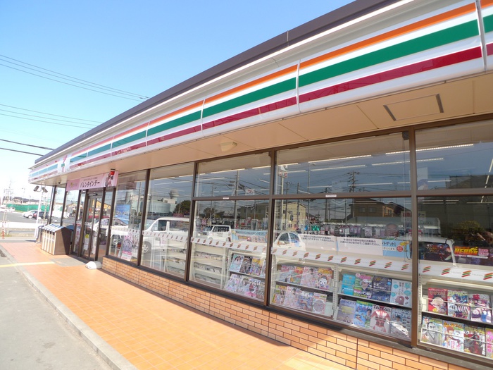 コンビニ　セブンイレブン　吉川美南5丁目店（コンビニ）まで530m
