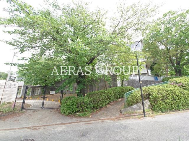 小学校　多摩市立多摩第二小学校（小学校）まで881m