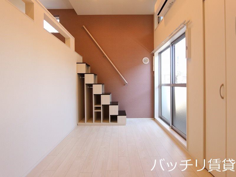 居室・リビング　別号室タイプの為、現状を優先致します。