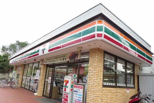 コンビニ　セブンイレブン（コンビニ）まで300m