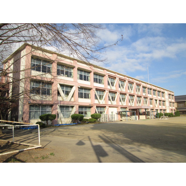 小学校　鵜沼第二小学校（各務原）（小学校）まで1760m
