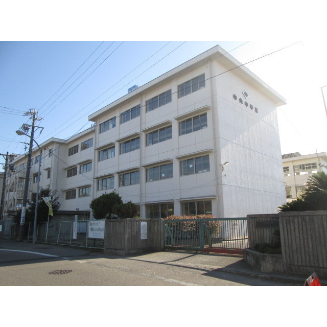 中学校　中央中学校（各務原）（中学校）まで880m