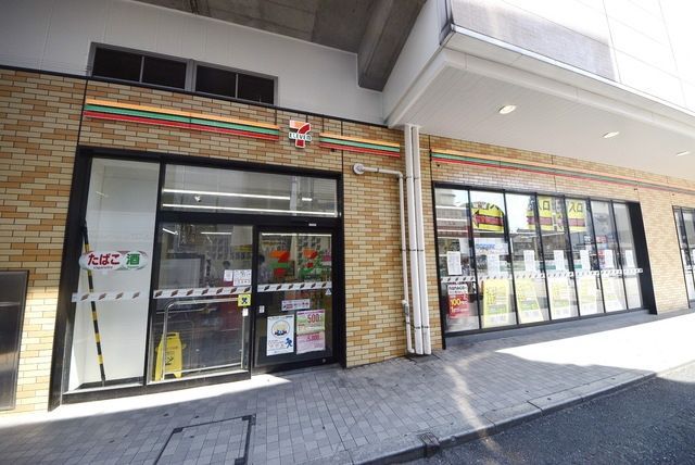 コンビニ　セブンイレブン草加VARIE店（コンビニ）まで264m