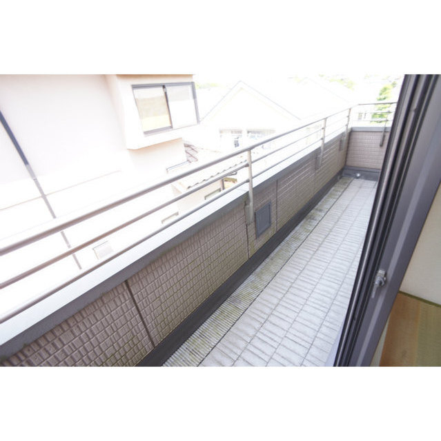 バルコニー　広いバルコニー！お布団も干せますね！