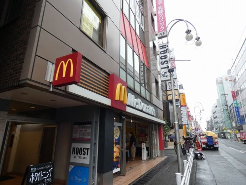 飲食店　マクドナルド八王子三崎町店（飲食店）まで487m