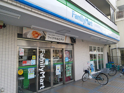 コンビニ　ファミリーマート（コンビニ）まで665m