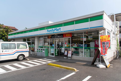コンビニ　ファミリーマート（コンビニ）まで669m