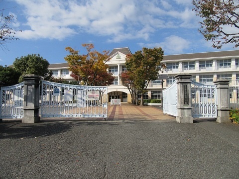 小学校　富士市立岩松北小学校（小学校）まで376m