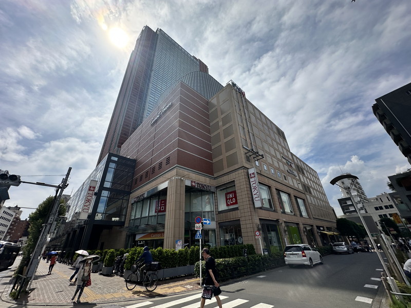 ショッピングセンター　ユニクロキャロットタワー三軒茶屋とうきゅう店（ショッピングセンター）まで341m