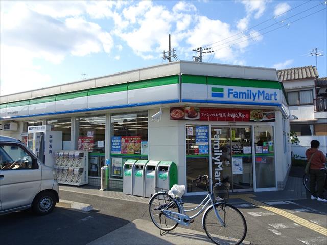 コンビニ　ファミリーマート（コンビニ）まで543m