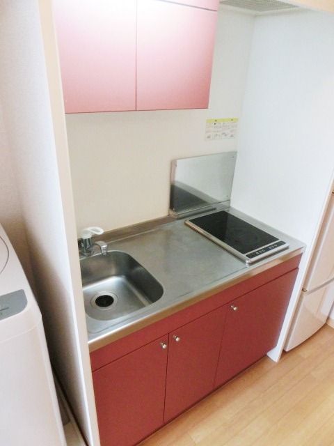 キッチン　お掃除のしやすいシステムキッチンです。