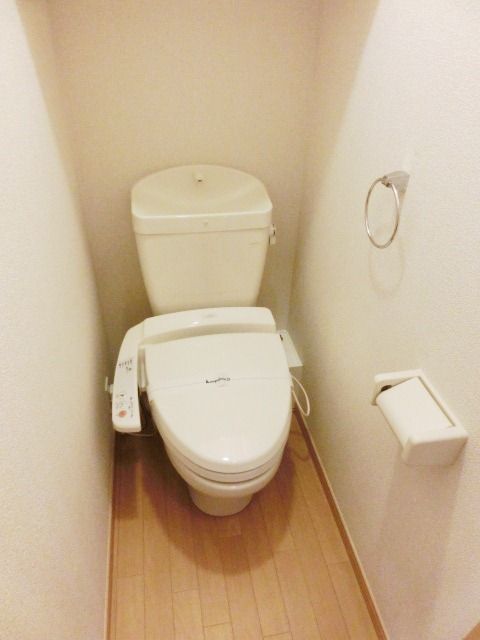 トイレ　トイレはシンプルですね。