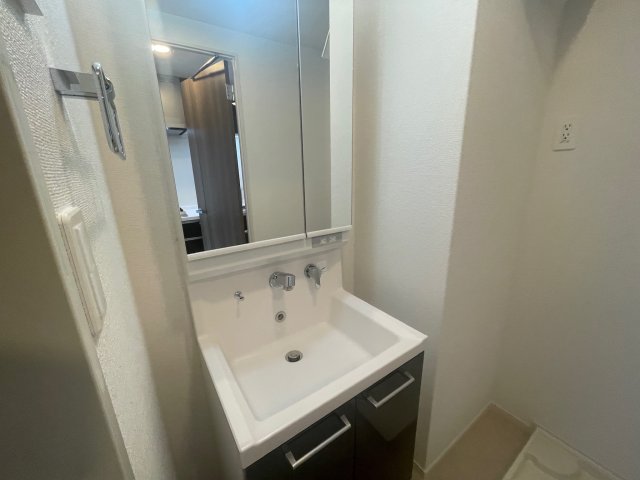 洗面設備　写真は、他部屋の同間取りとなっております。(現況優先)