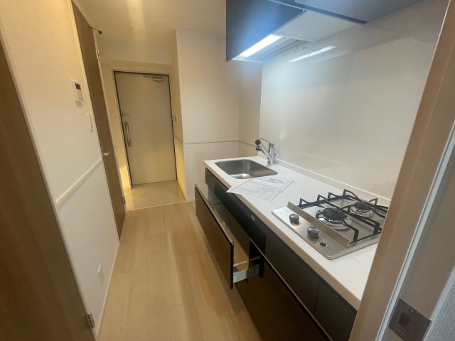 キッチン　写真は、他部屋の同間取りとなっております。(現況優先)