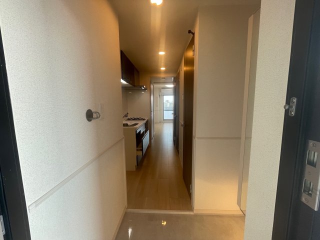玄関　写真は、他部屋の同間取りとなっております。(現況優先)