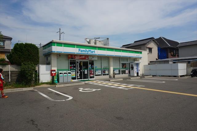 コンビニ　ファミリーマート（コンビニ）まで528m