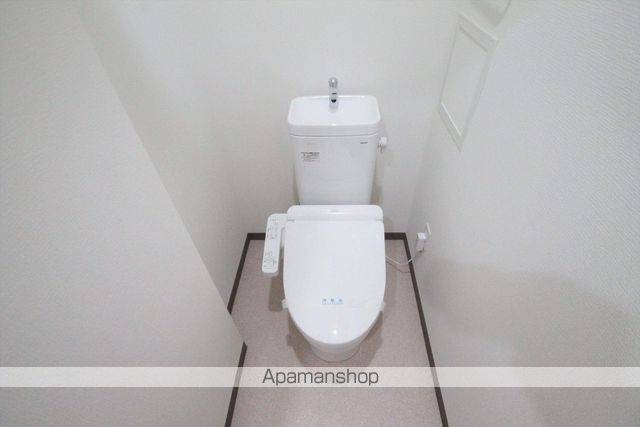 北大阪急行 江坂駅 徒歩2分 15階建 築7年のトイレ写真