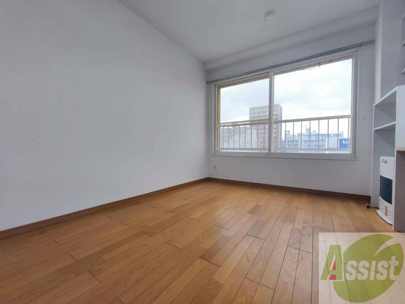 その他部屋・スペース　こちらのお部屋は光が差し込む、温かみのあるお部屋です。