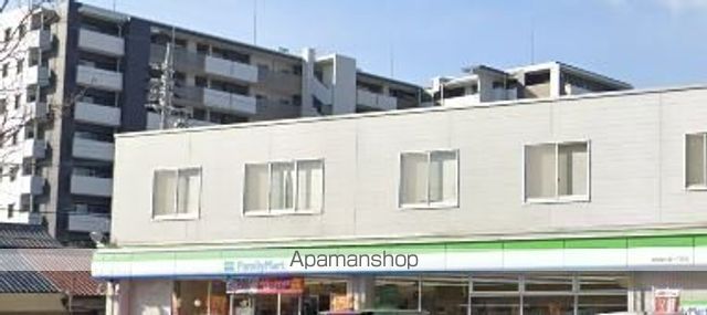 コンビニ　ファミリーマート（コンビニ）まで126m