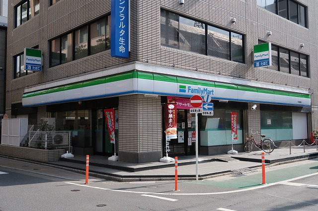 コンビニ　ファミリーマート 市川駅西店（コンビニ）まで104m