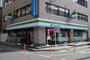 コンビニ　ファミリーマート 市川駅西店（コンビニ）まで104m
