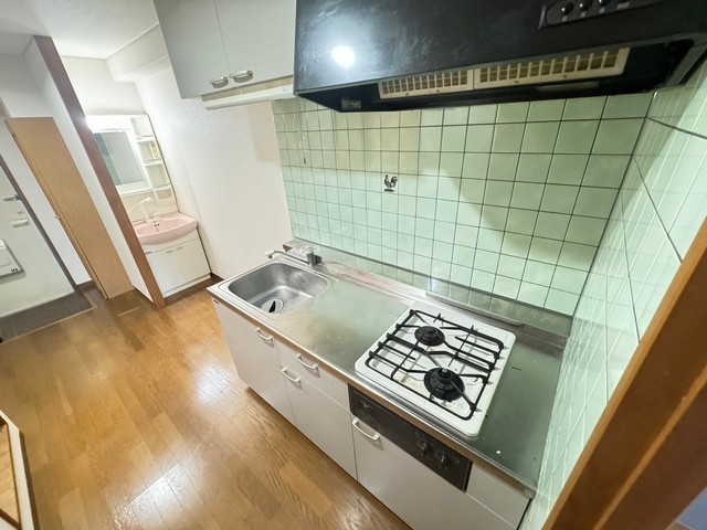 キッチン　写真は違う号室です。