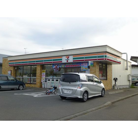 コンビニ　セブンイレブン北見西５号線店（コンビニ）まで714m