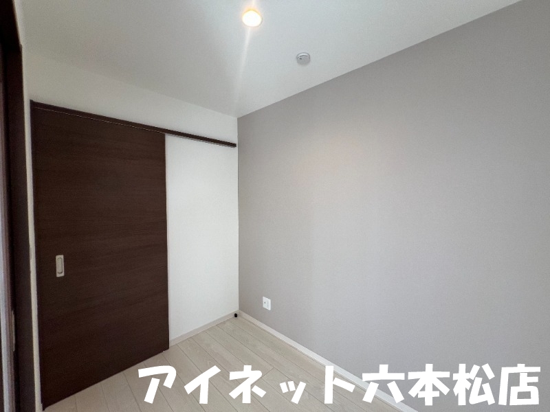 収納　こちら寝室にいかがでしょうか。