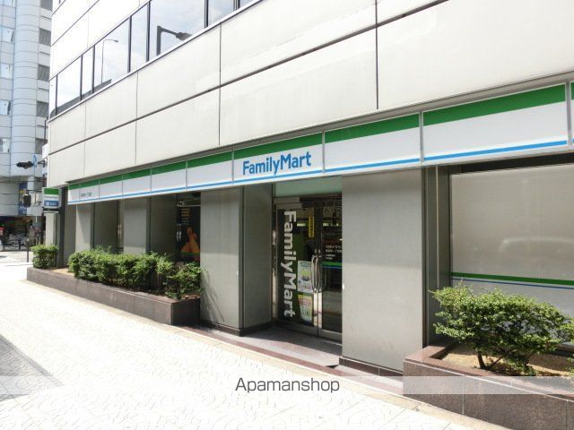 コンビニ　ファミリーマート南本町一丁目店（コンビニ）まで219m