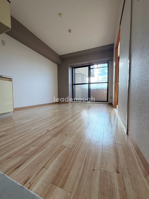 カワデンエミネンスハイツの居間写真