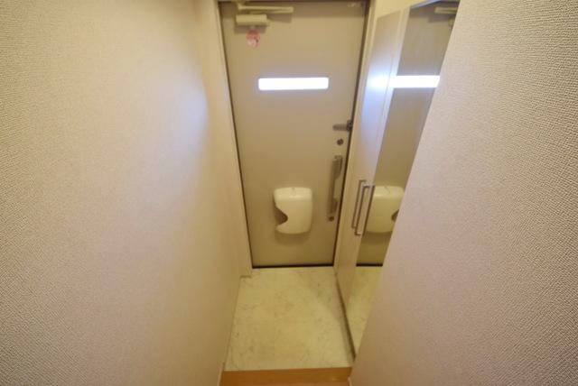 プラシード東葛西の玄関写真