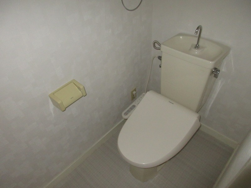 北九州モノレール 徳力嵐山口駅 徒歩10分 3階建 築39年のトイレ写真