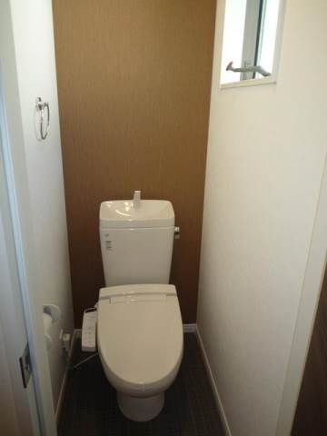 京王井の頭線 下北沢駅 徒歩10分 2階建 築9年のトイレ写真