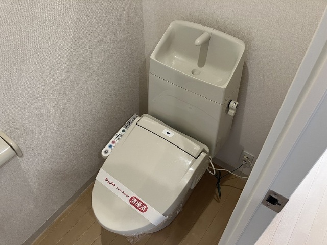 Wisteria六条IIのトイレ写真