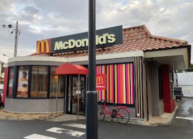 飲食店　マクドナルド 高槻辻子店（飲食店）まで209m
