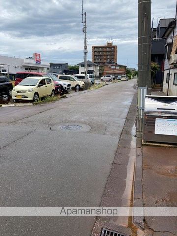 その他　前面道路（その他）まで0m