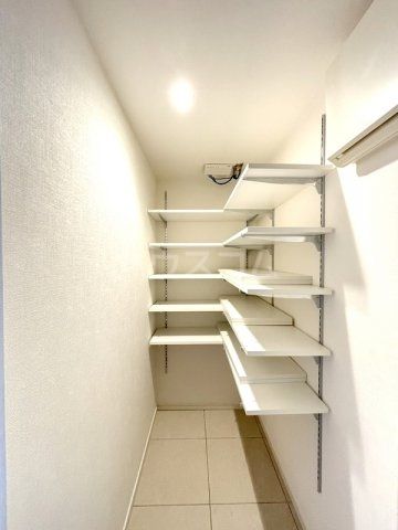 イニシアブラン難波の玄関写真