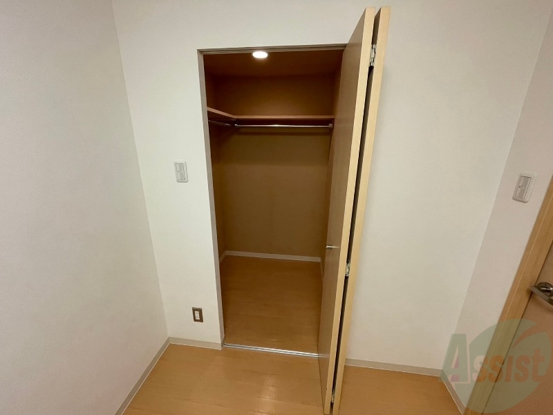 収納　寝室の収納です。部屋がすっきり片付きます。