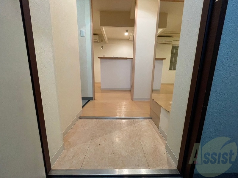 玄関　玄関の様子です。明るい印象ですね。気分もあがりそう。